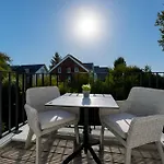 Baltischer Hof 27 *