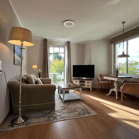 Baltischer Hof 27 *