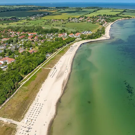 Baltischer Hof 27 *